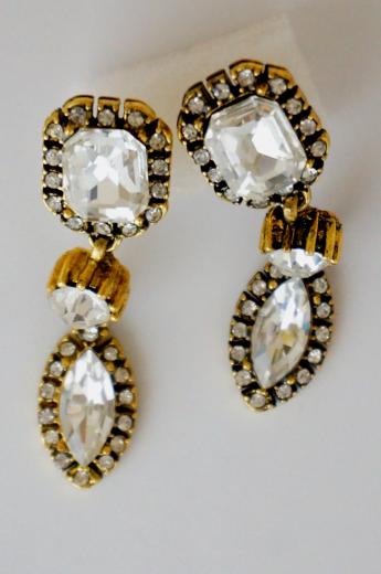 ビジューピアス